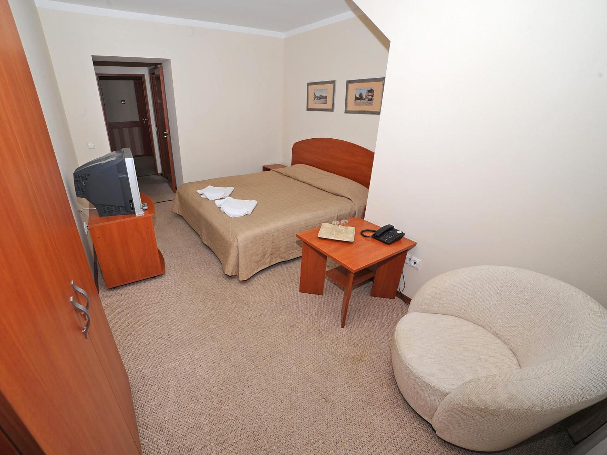 Deims Hotel Šilutė エクステリア 写真